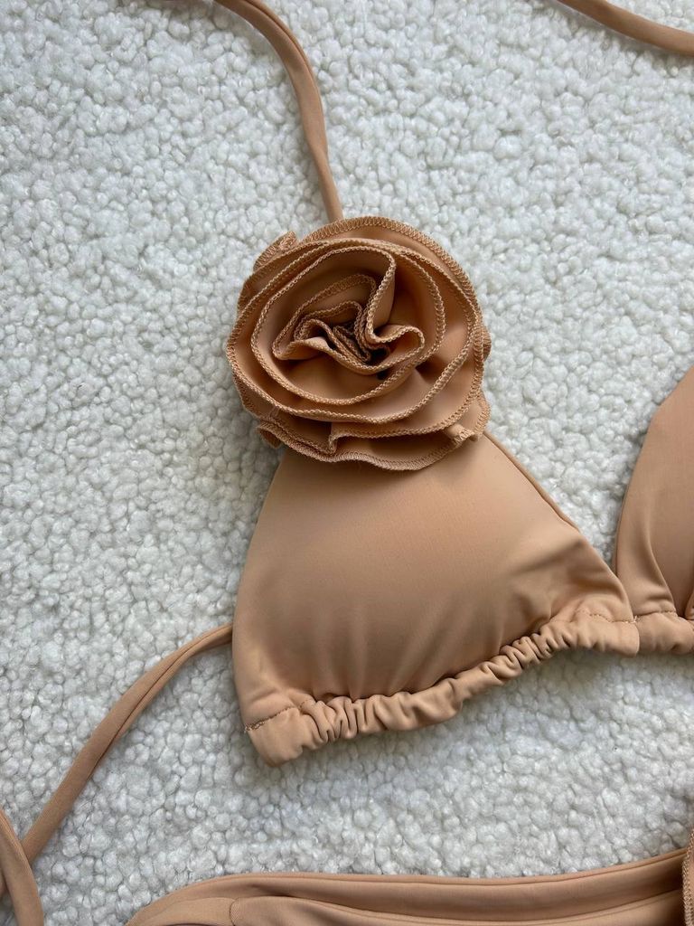 Бежевий купальник на зав'язках з 3D квітами