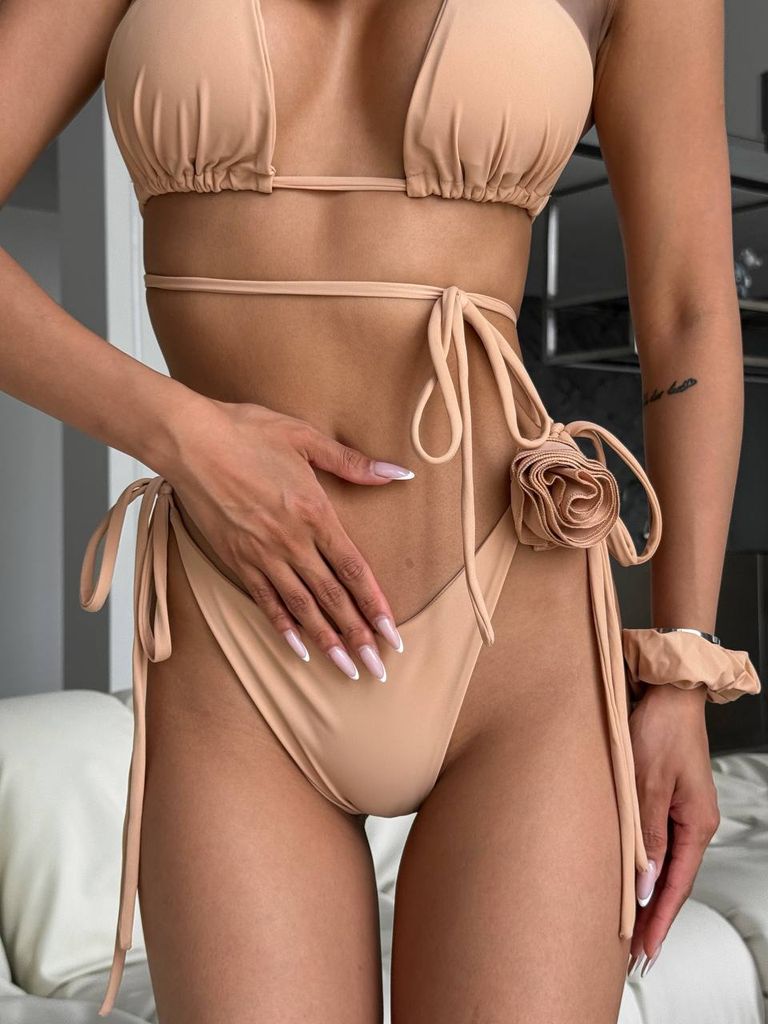 Бежевий купальник на зав'язках з 3D квітами