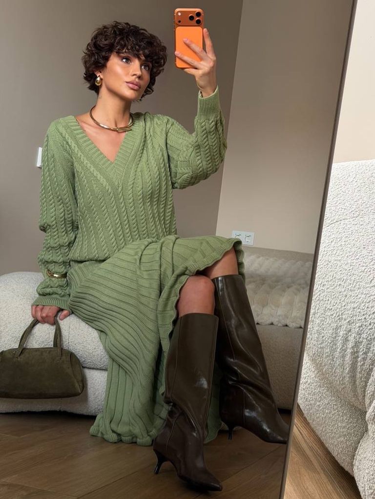 В'язаний костюм в об'ємні коси зі спідницею