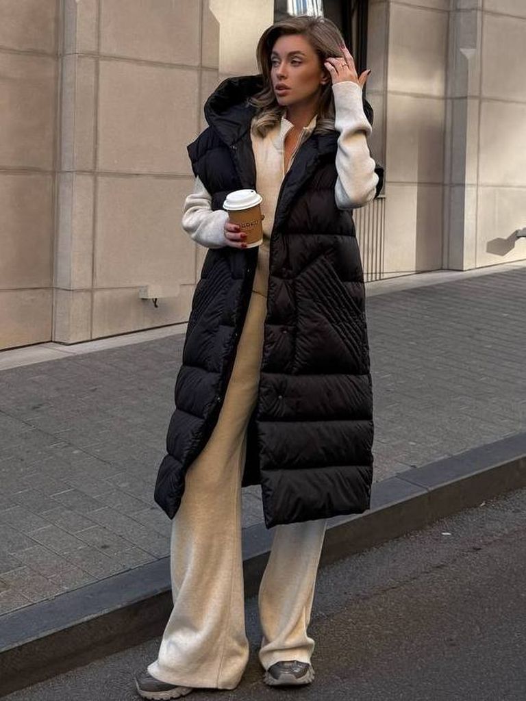 Подовжений стьобаний жилет з капюшоном