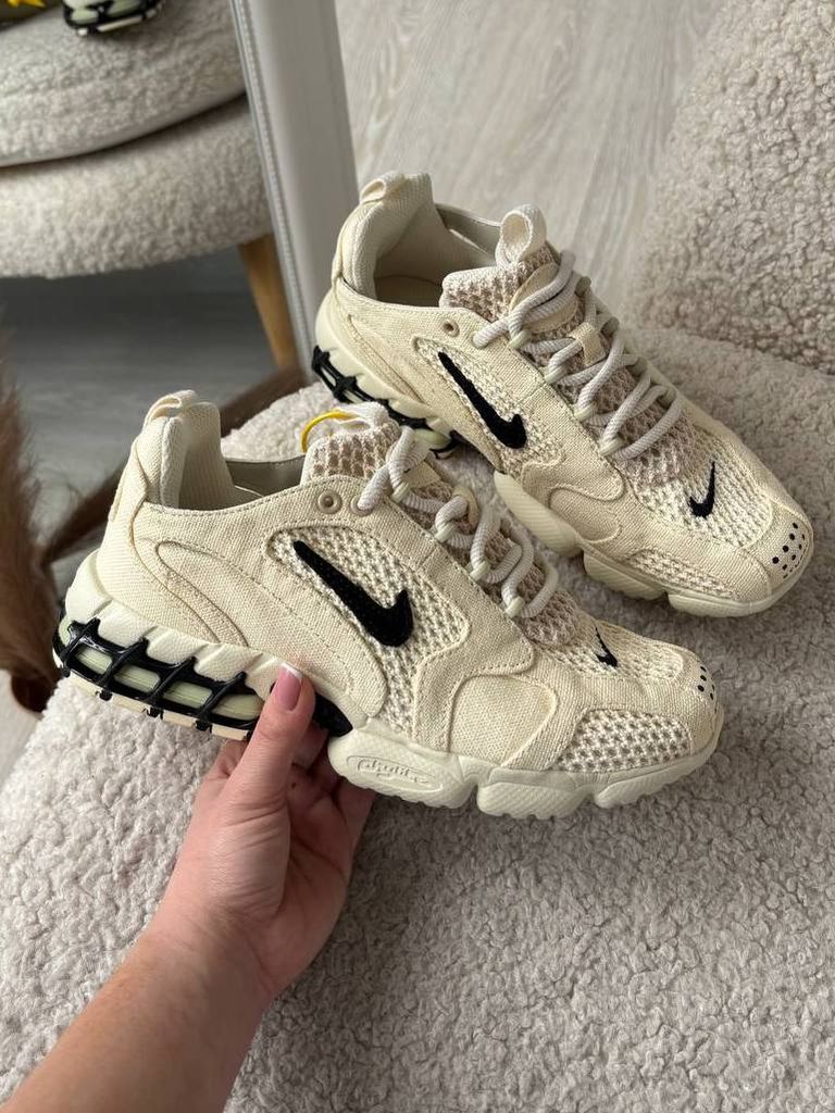 Бежеві кросівки Nike Stussy Air Zoom Spiridon 