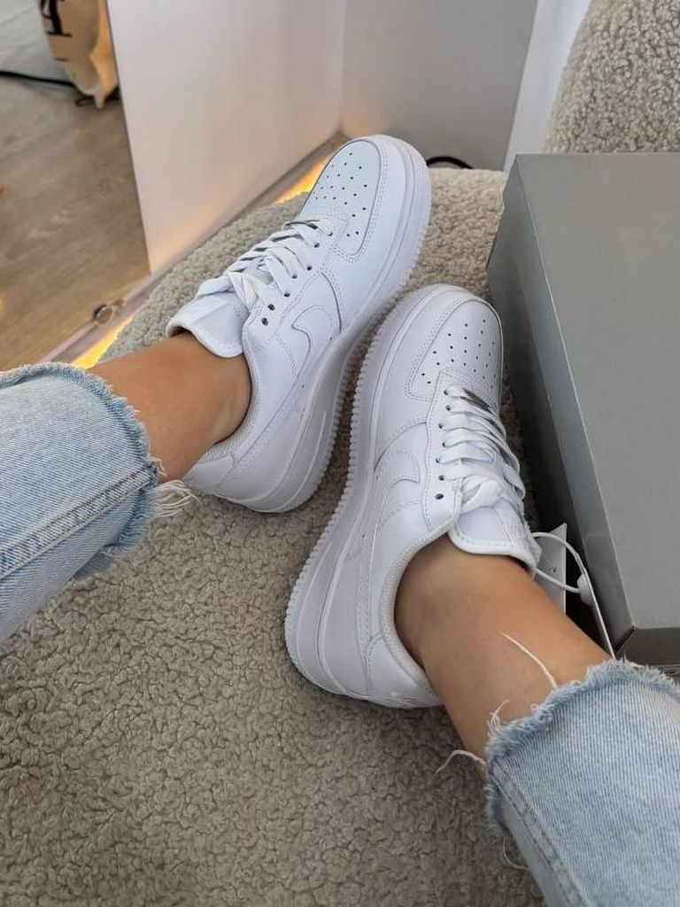 Кросівки білі Nike Air Force White