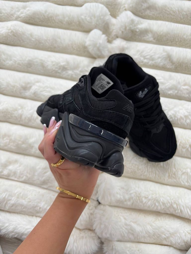 Кросівки чорні New Balance 9060 Triple Black