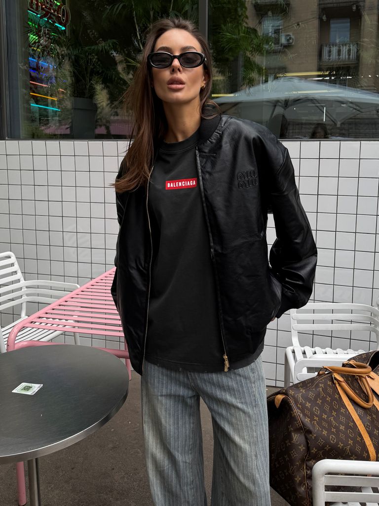 Чорна куртка бомбер з овечої шкіри в стилі MIU MIU