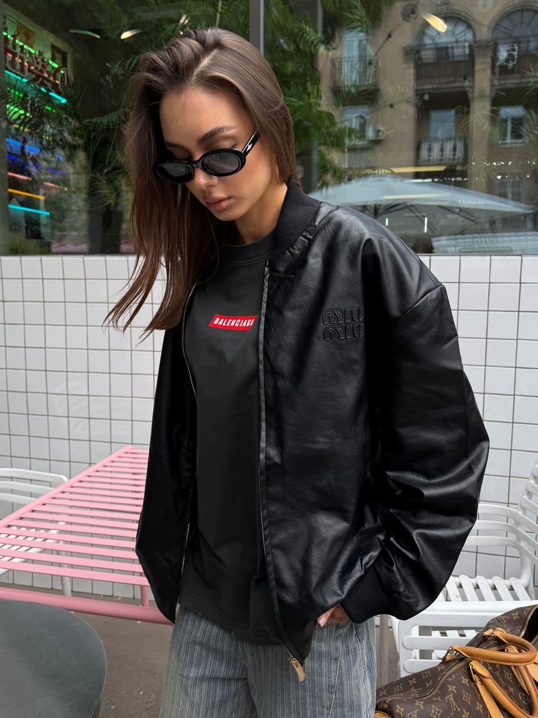 Чорна куртка бомбер з овечої шкіри в стилі MIU MIU