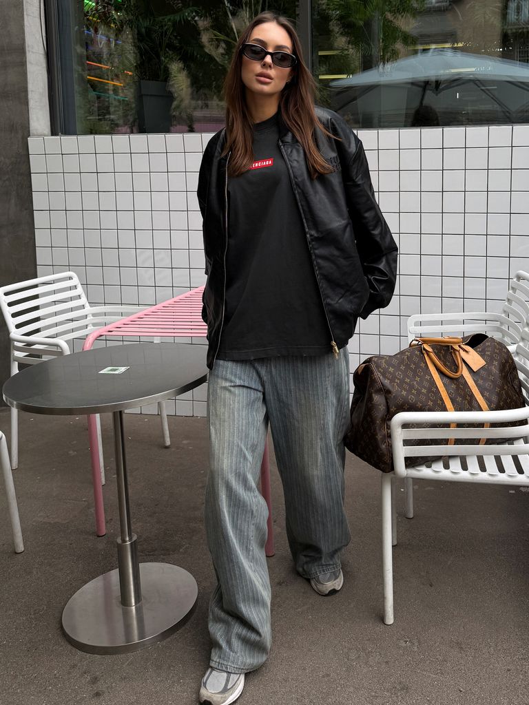 Чорна куртка бомбер з овечої шкіри в стилі MIU MIU