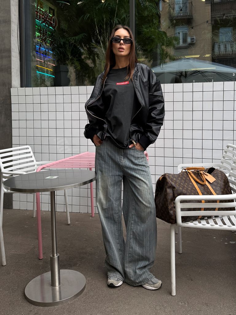 Чорна куртка бомбер з овечої шкіри в стилі MIU MIU