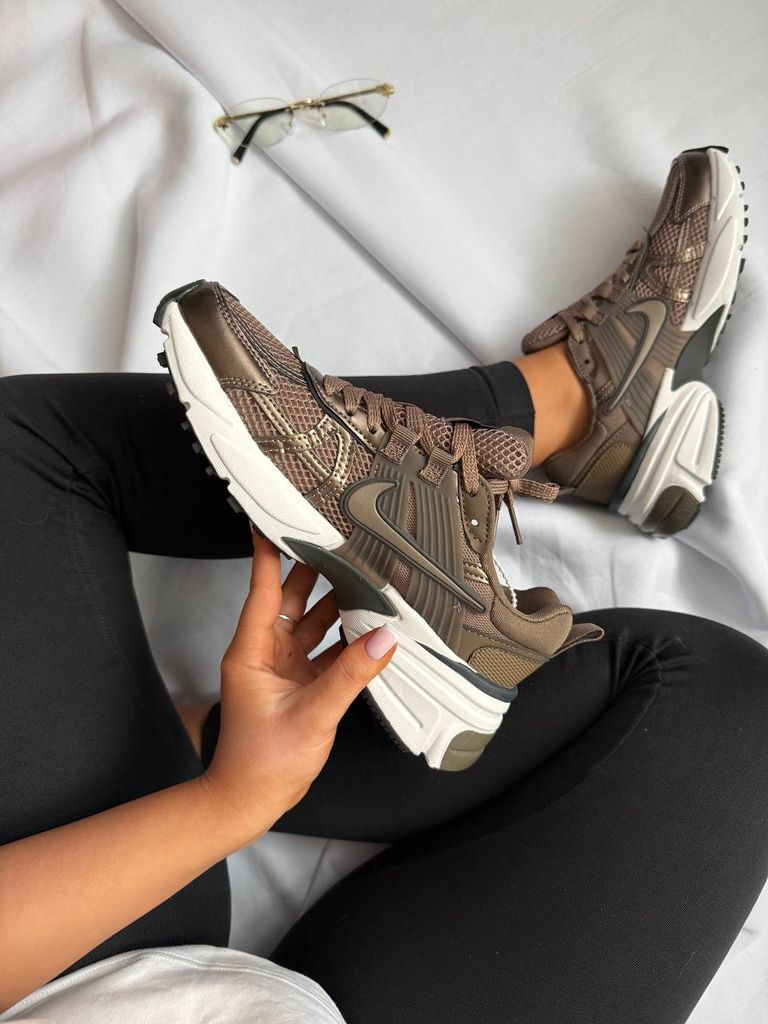 Кросівки бронза Nike V2K Runtekk Mink Brown