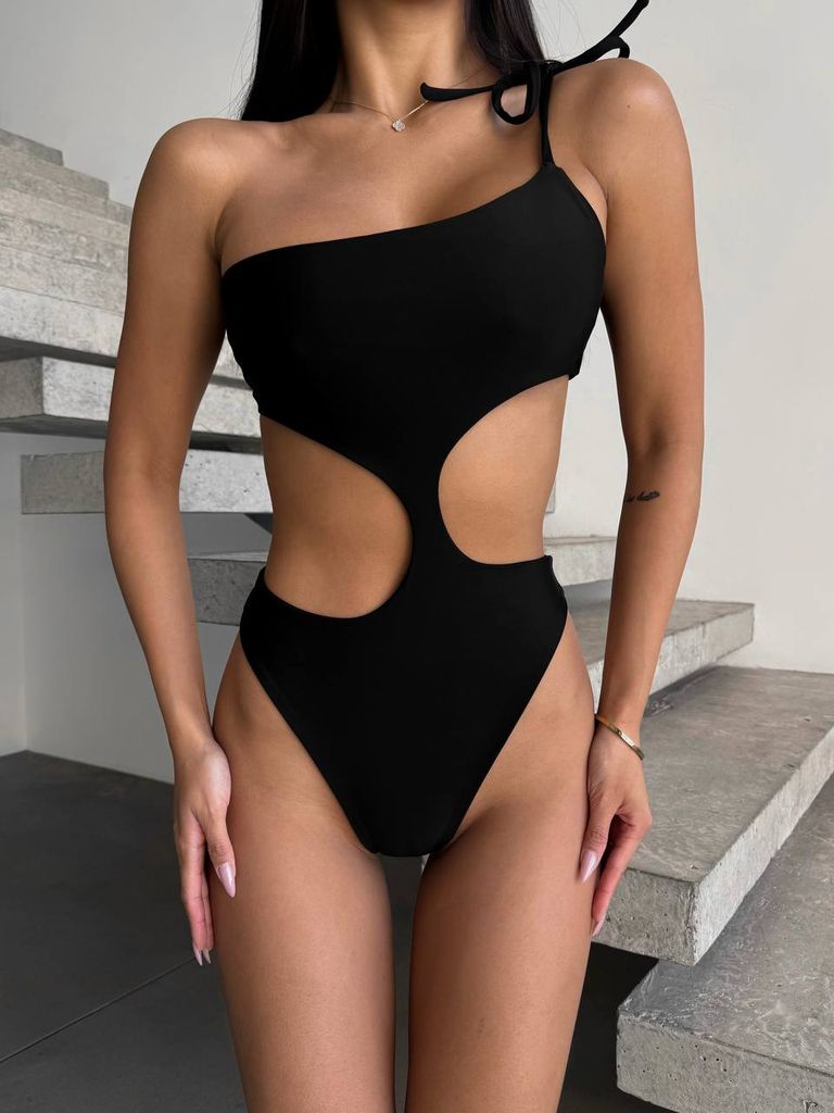 Чорний купальник монокіні з бічними вирізами