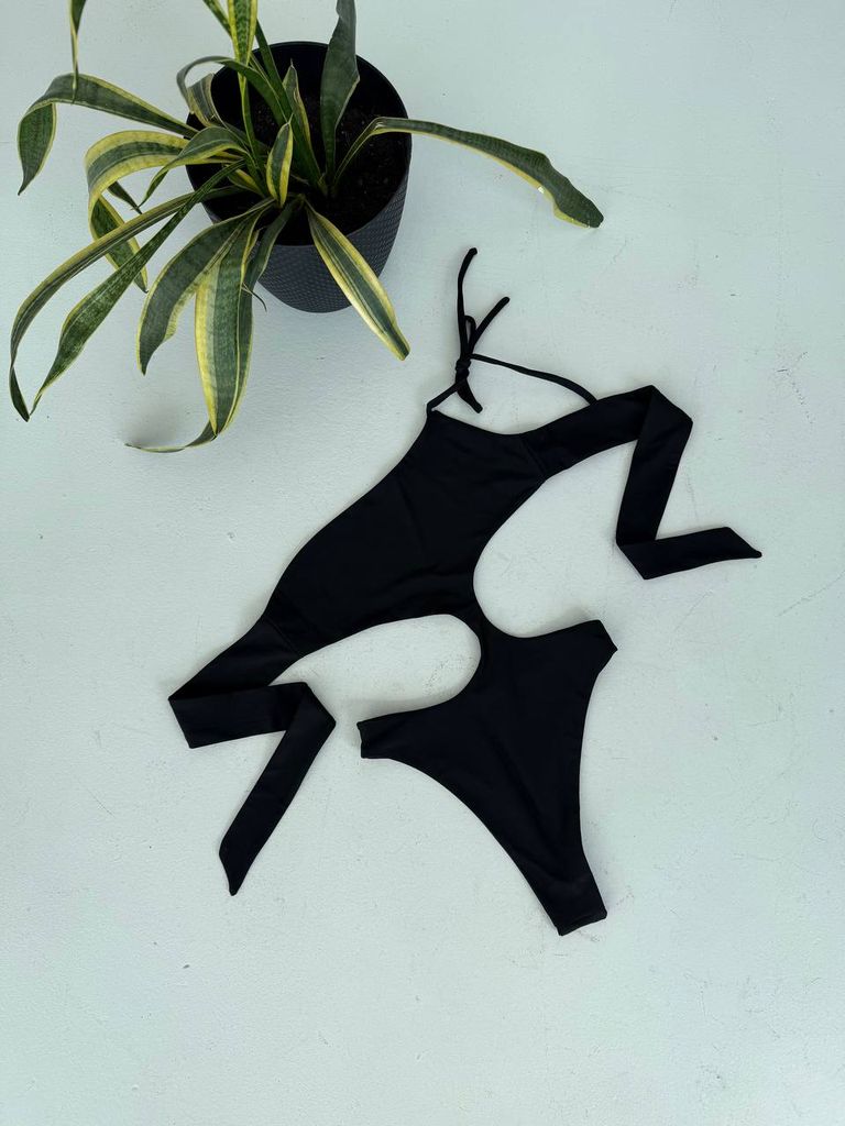 Чорний купальник монокіні з бічними вирізами