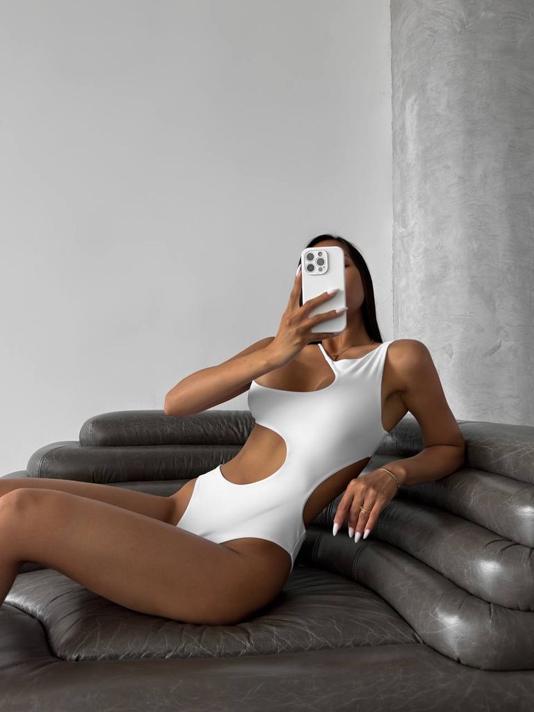 Купальник монокіні з фігурними вирізами