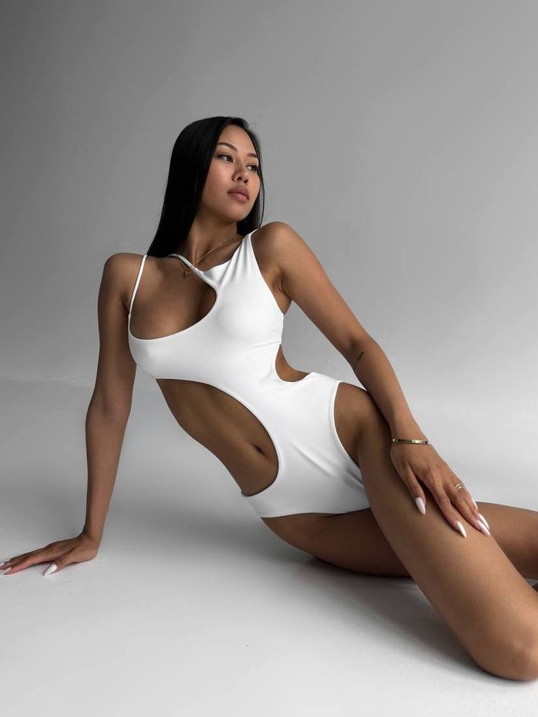 Купальник монокіні з фігурними вирізами