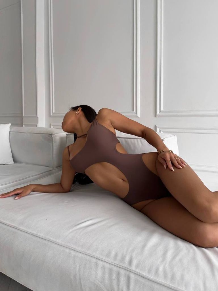 Купальник монокіні з фігурними вирізами