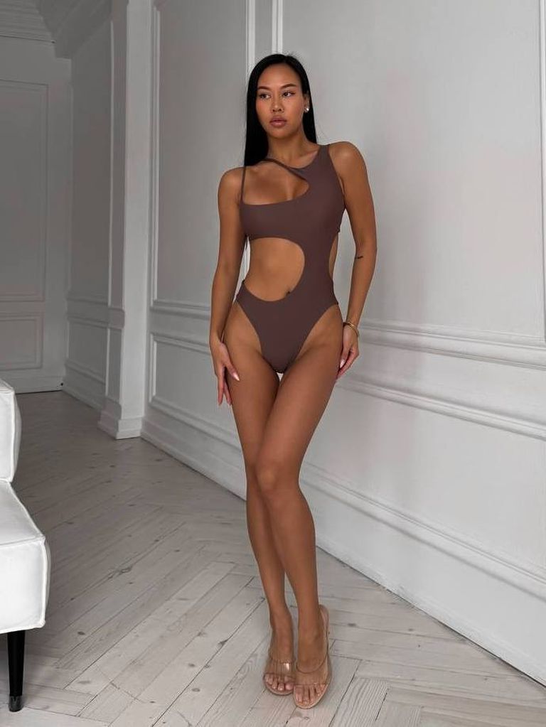 Купальник монокіні з фігурними вирізами