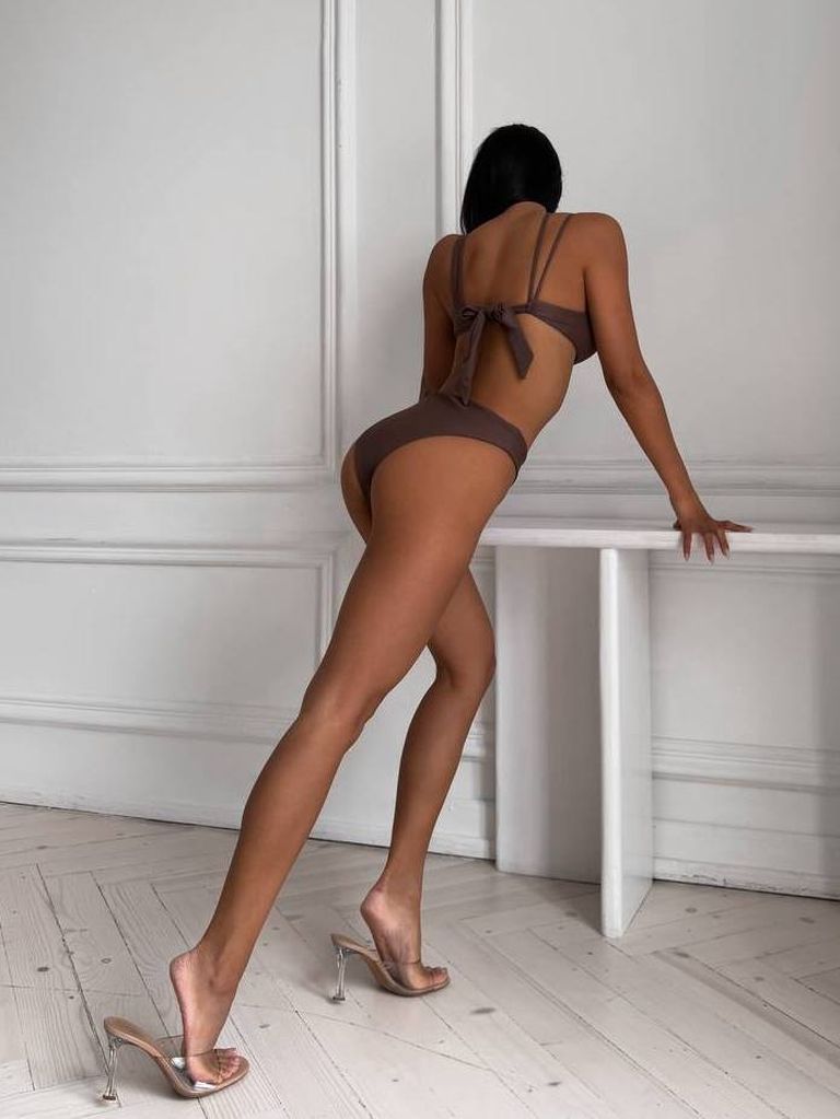 Купальник монокіні з фігурними вирізами