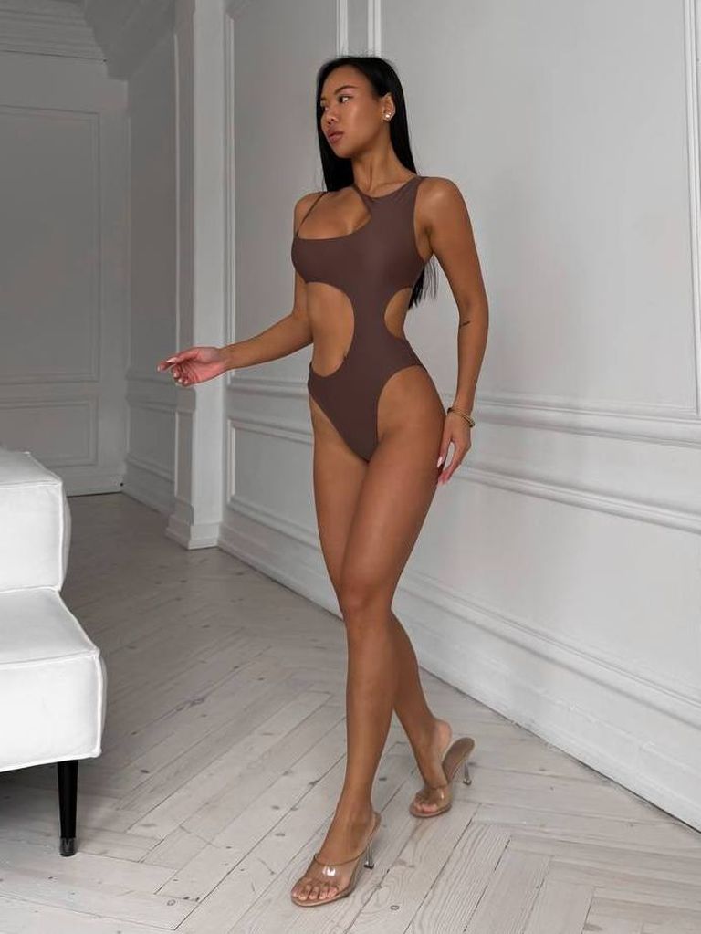 Купальник монокіні з фігурними вирізами