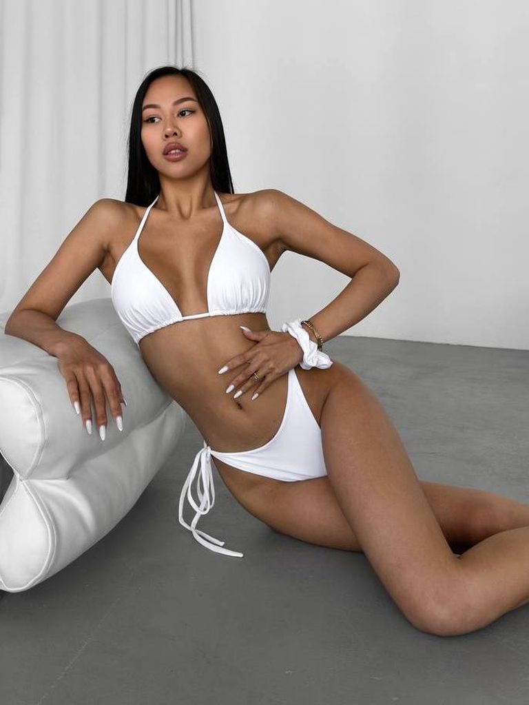 Білий купальник бікіні на зав'язках 