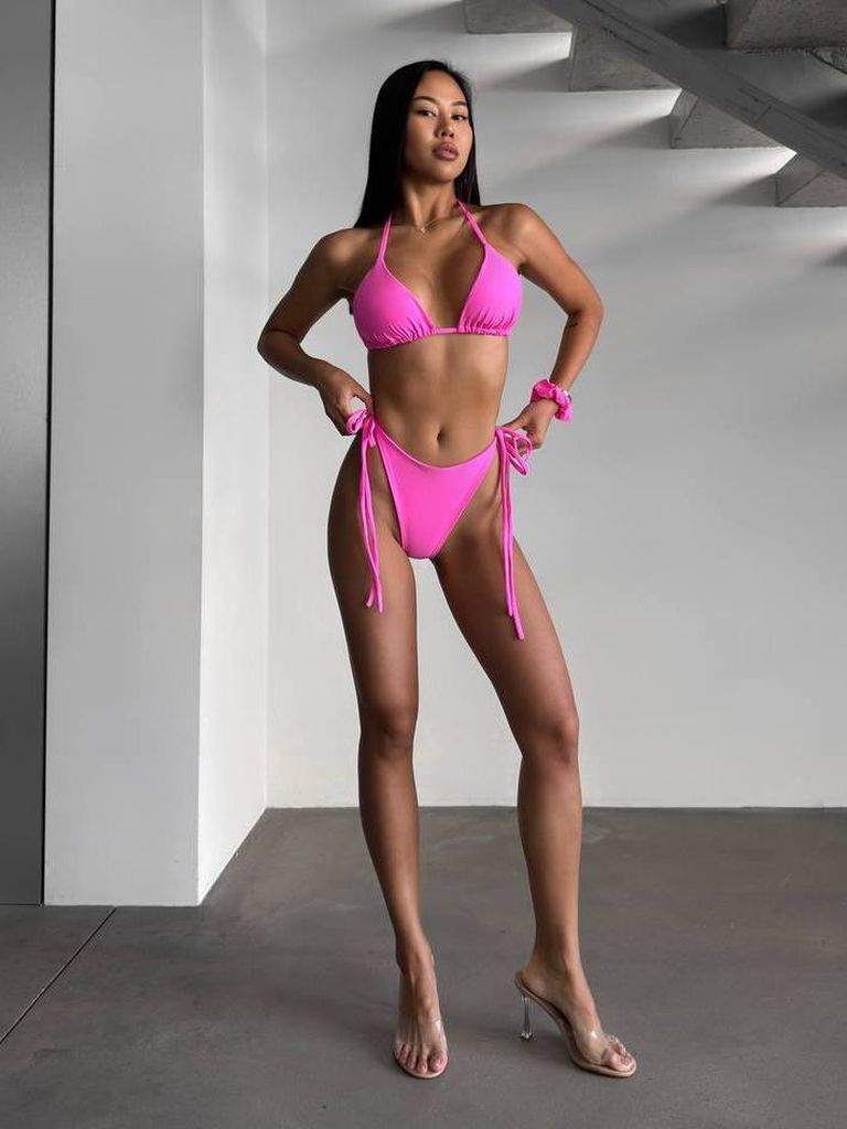 Рожевий купальник бікіні на зав'язках 