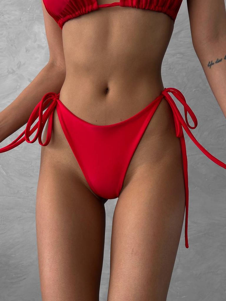 Червоний купальник бікіні на зав'язках 