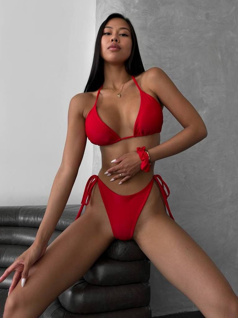 Червоний купальник бікіні на зав'язках 