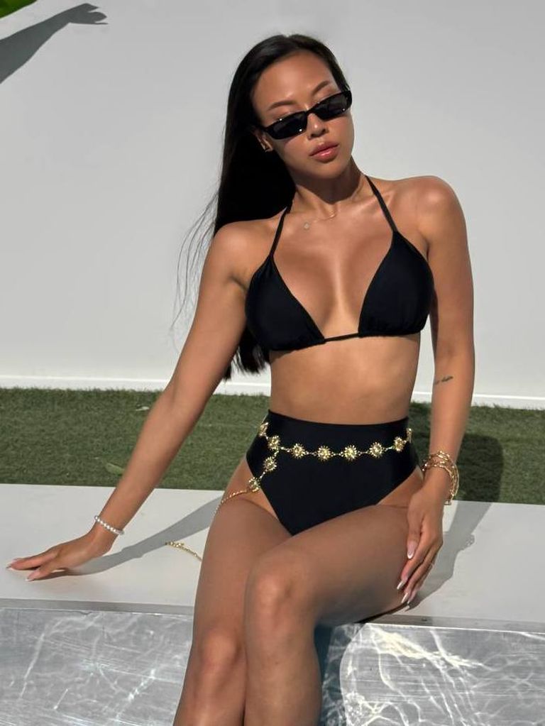 Купальник чорний з високими плавками