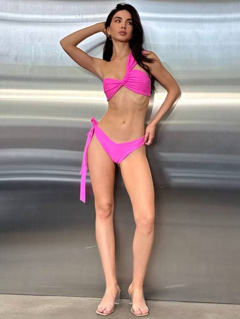 Рожевий купальник бандо на одне плече