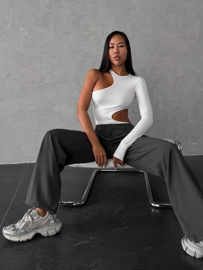 Білий боді з одним рукавом і вирізом з віскози