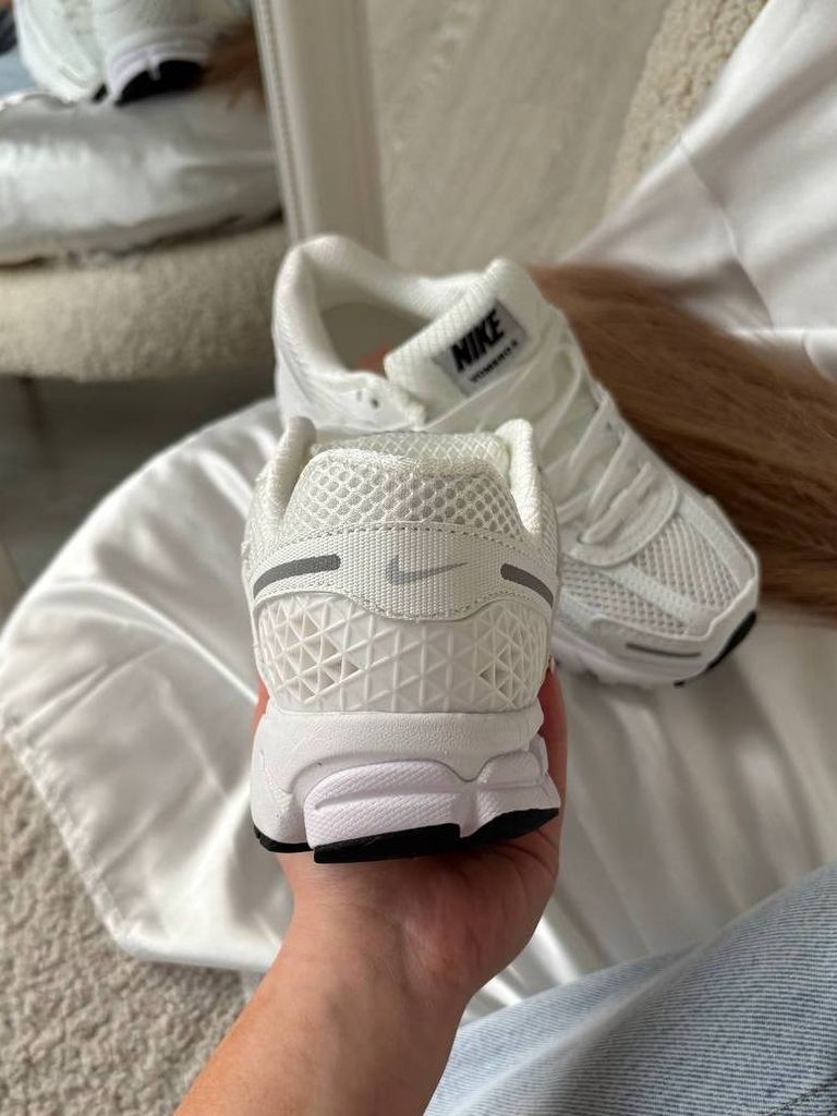 Кросівки білі Nike Vomero Zoom 5 White