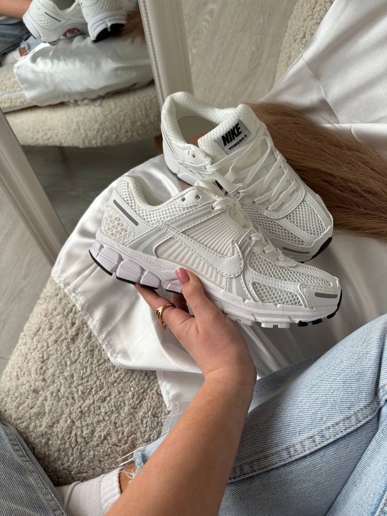 Кросівки білі Nike Vomero Zoom 5 White