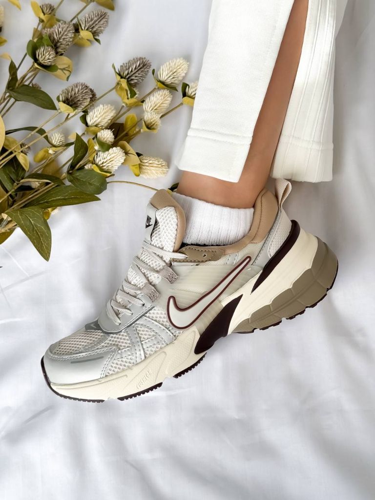 Кросівки Nike V2K Runtekk White Light Brown 