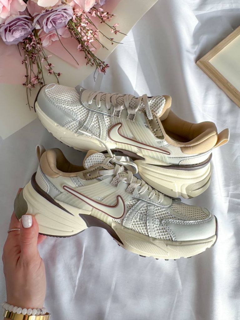 Кросівки Nike V2K Runtekk White Light Brown 