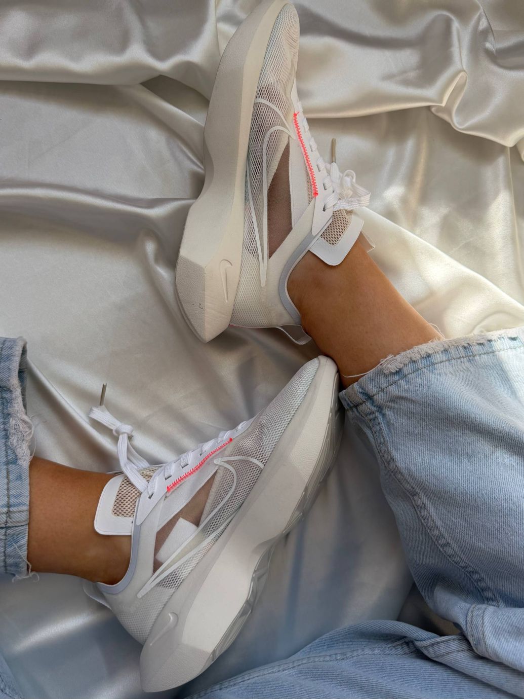 Кросівки білі літні з сітки Nike Vista White-Red