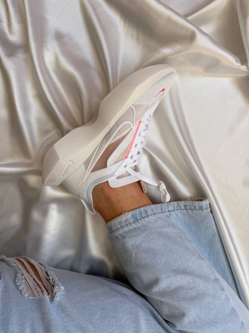 Кросівки білі літні з сітки Nike Vista White-Red