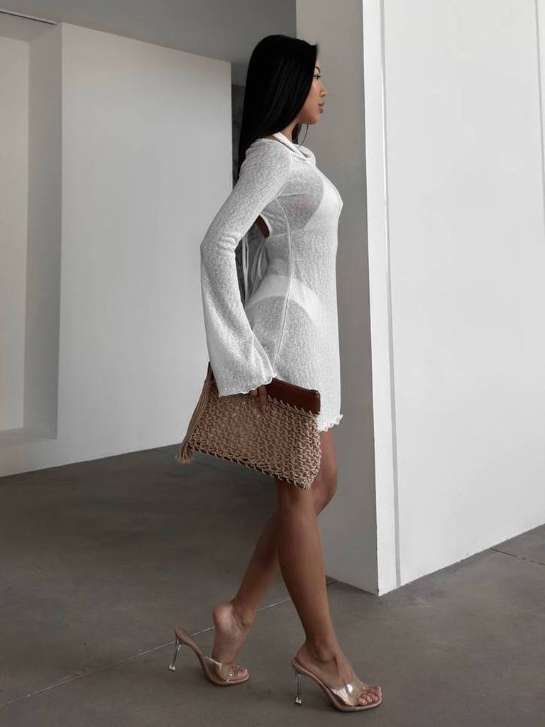 Пляжна сукня біла коротка з довгими рукавами 