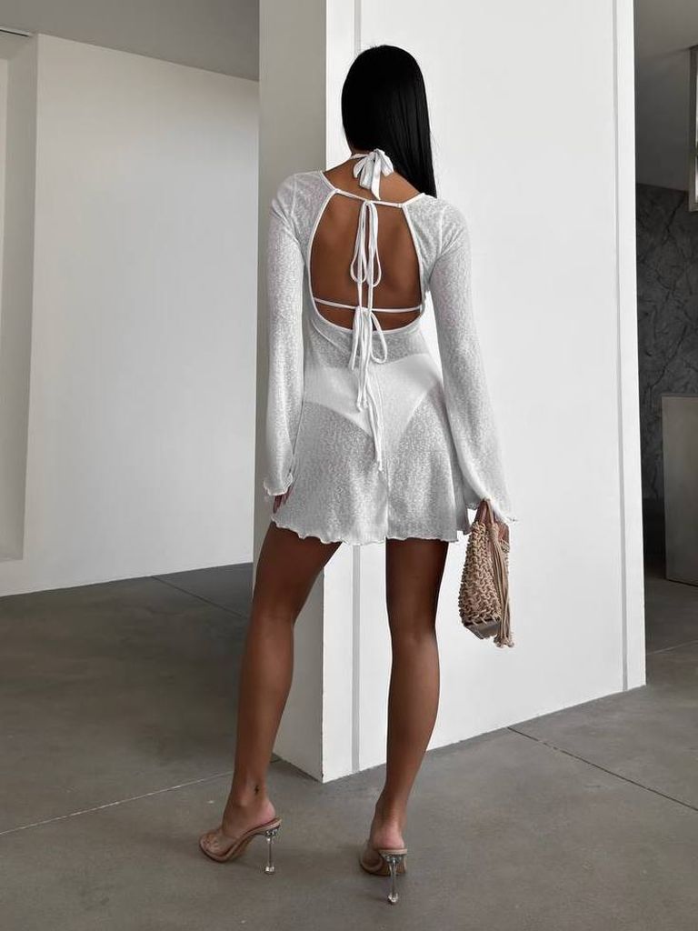 Пляжна сукня біла коротка з довгими рукавами 