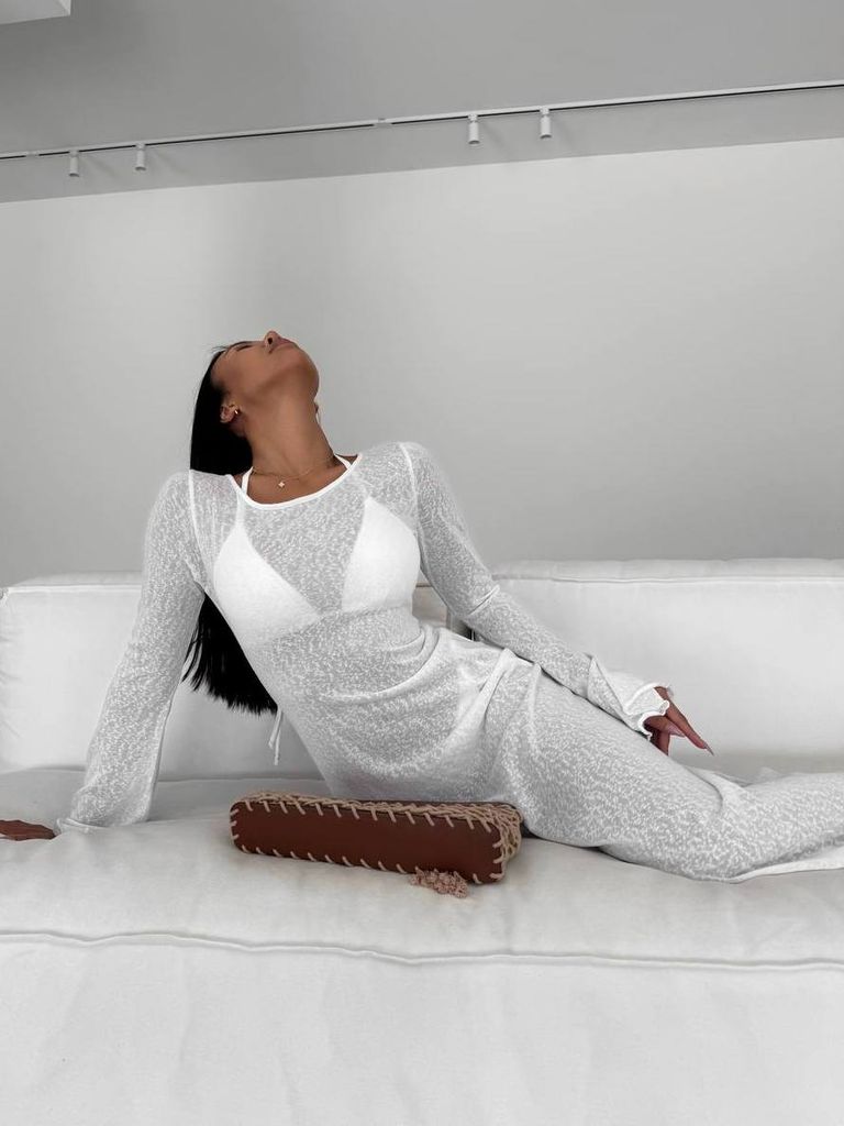 Пляжна сукня біла довга з довгими рукавами 