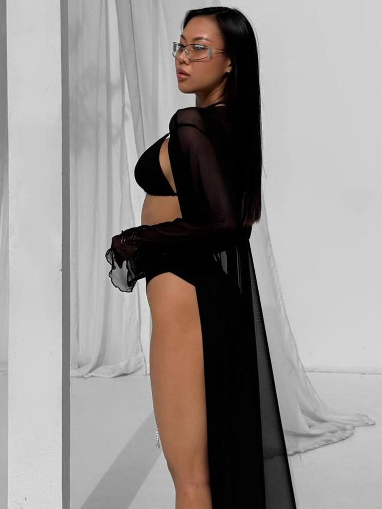 Пляжна чорна накидка сітка з довгими рукавами