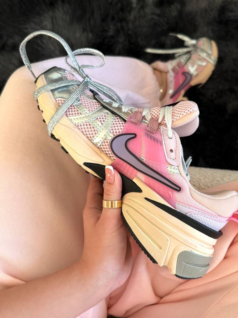 Кросівки рожеві Nike V2K Runtekk Beige Pink Silver