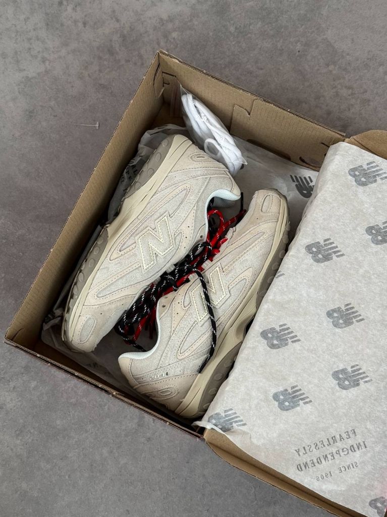 Кросівки бежеві New Balance 204L Timberwolf Linen