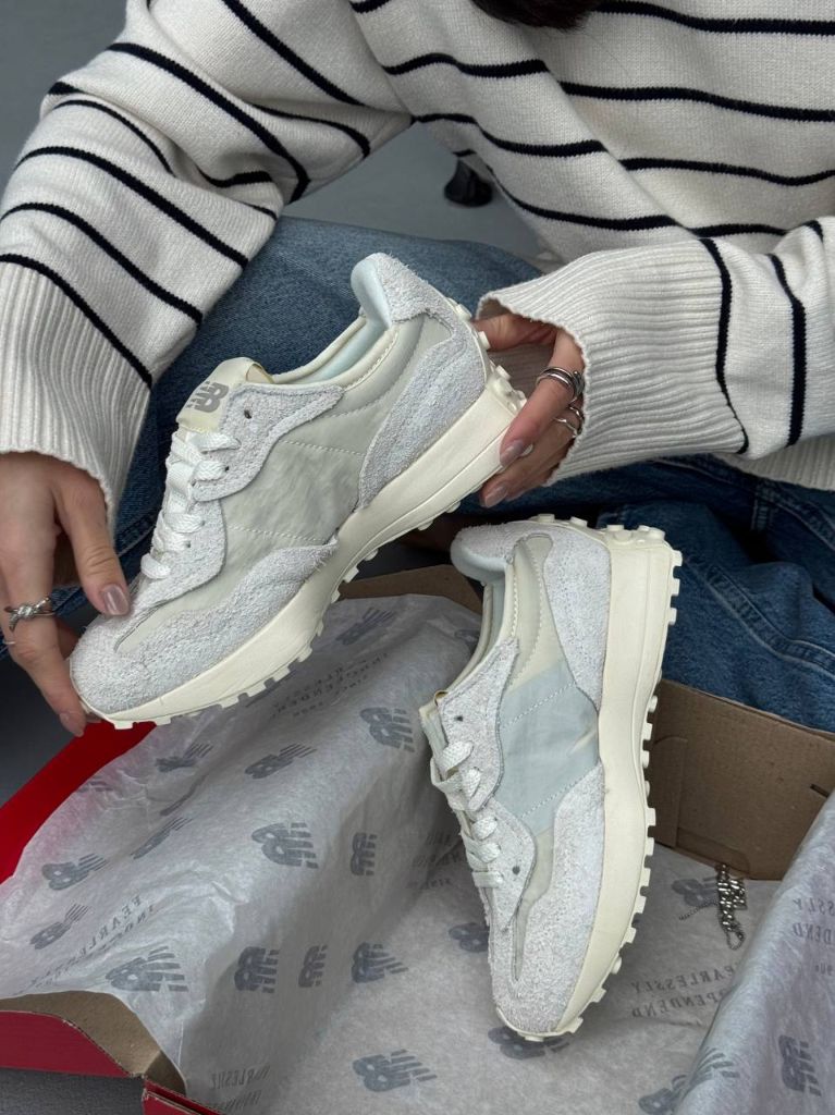 Кросівки бежеві замшеві New Balance 327 Beige
