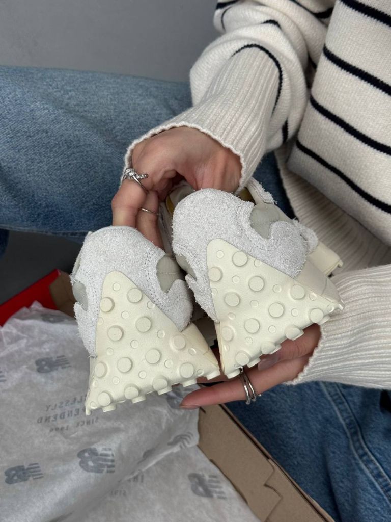 Кросівки бежеві замшеві New Balance 327 Beige