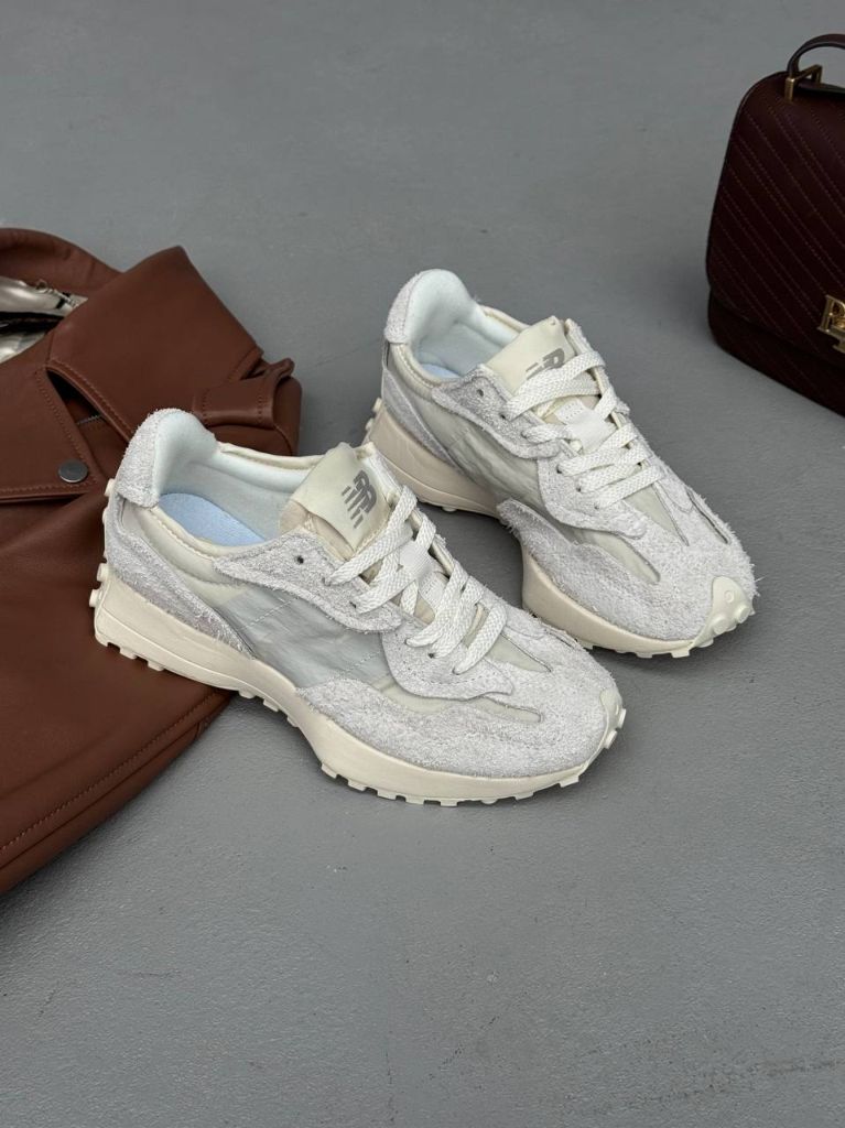 Кросівки бежеві замшеві New Balance 327 Beige