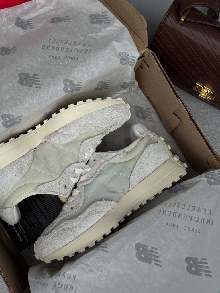 Кросівки бежеві замшеві New Balance 327 Beige