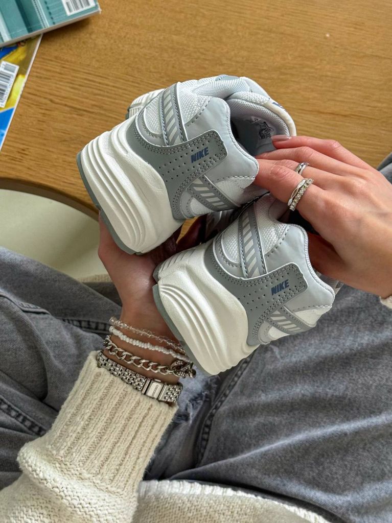 Кросівки біло-блакитні Nike Initiator Blue