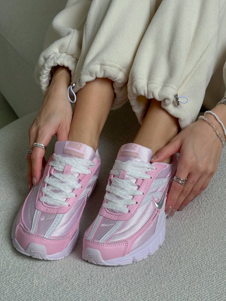 Кросівки біло-рожеві Nike Initiator Pink