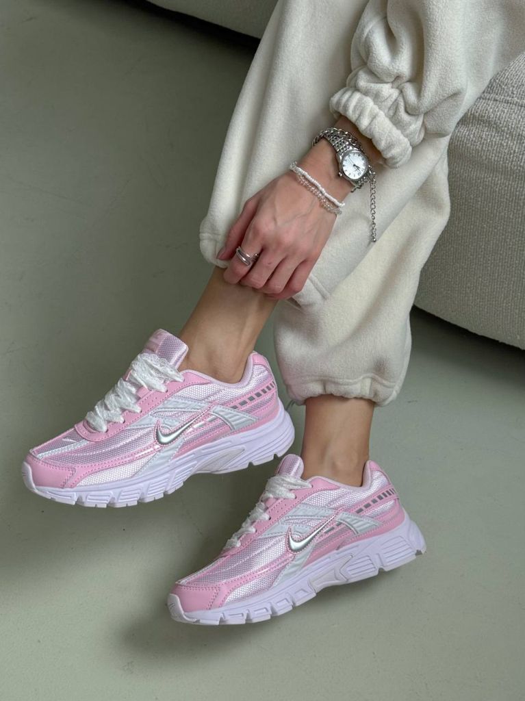 Кросівки біло-рожеві Nike Initiator Pink