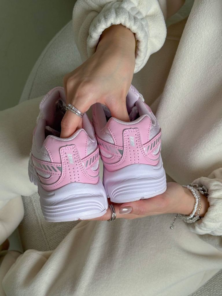 Кросівки біло-рожеві Nike Initiator Pink