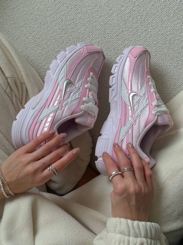 Кросівки біло-рожеві Nike Initiator Pink