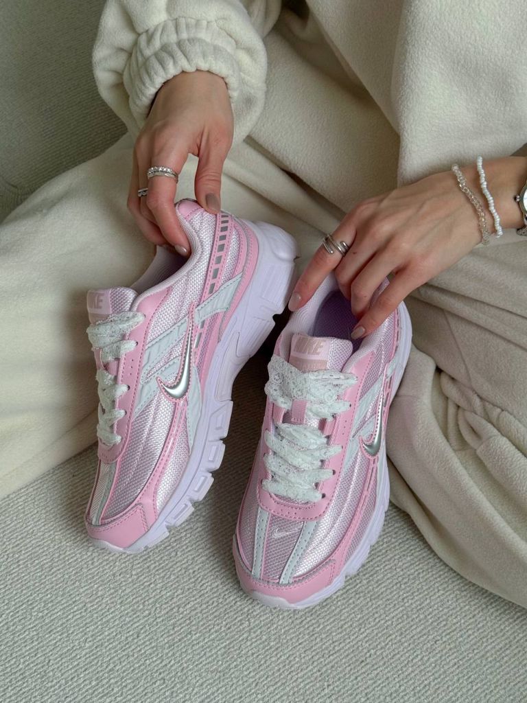 Кросівки біло-рожеві Nike Initiator Pink