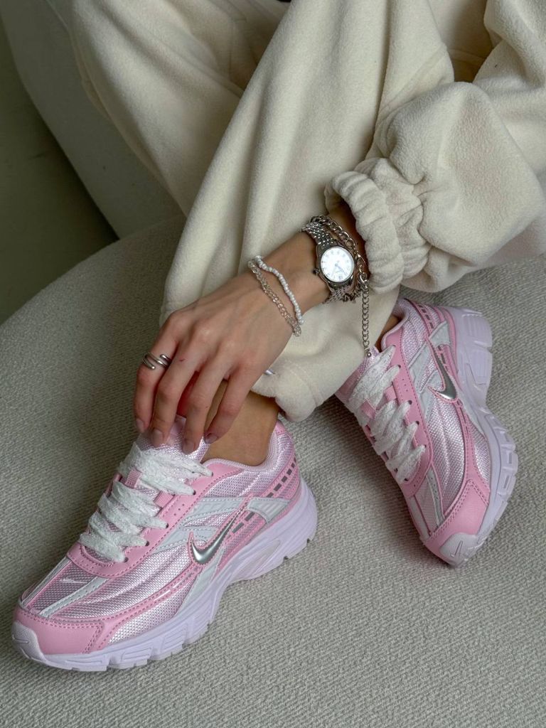 Кросівки біло-рожеві Nike Initiator Pink